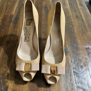 Salvatore Ferragamo Tan Peep-Toe Heels with Bow size 9 B